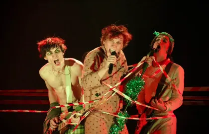 Scene from «Не точь-в-точь»