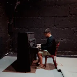 Scene from «За закрытыми дверями»