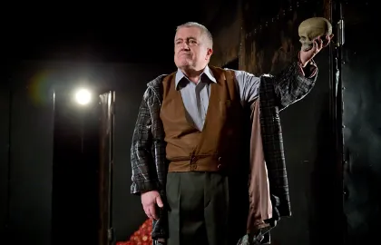 Scene from «Надо жить начать обратно»