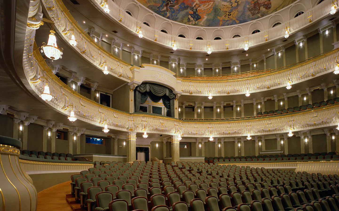 Scene from «Классика и современность»