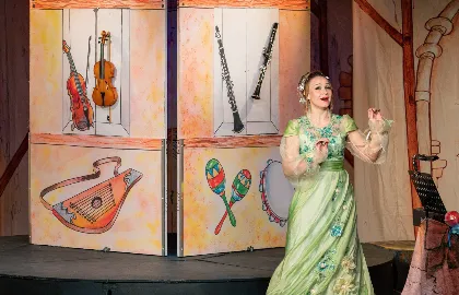 Scene from «Музыкальный магазинчик Феи Динь-динь»