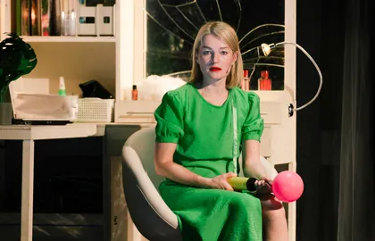 Scene from «Это все она»