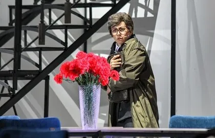 Scene from «Служебный роман»